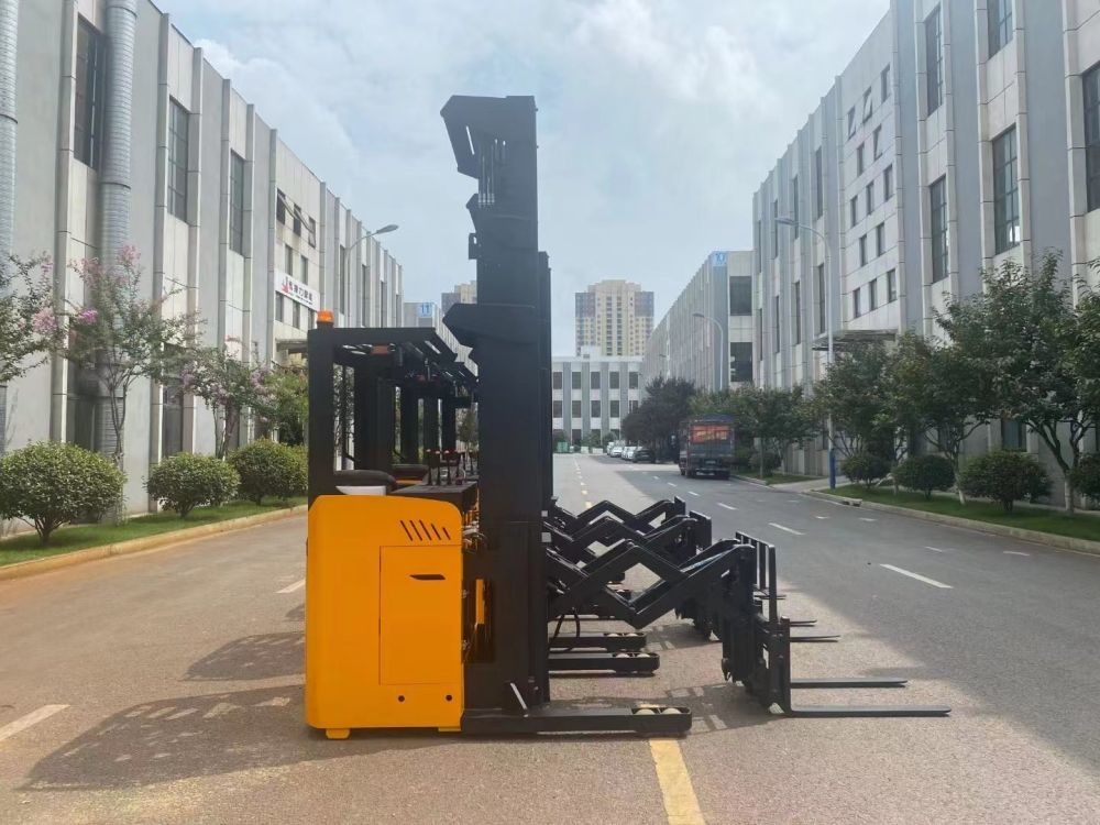 1.5 Ton Deep Reach Truck Three Section 2585mm Free lifting height