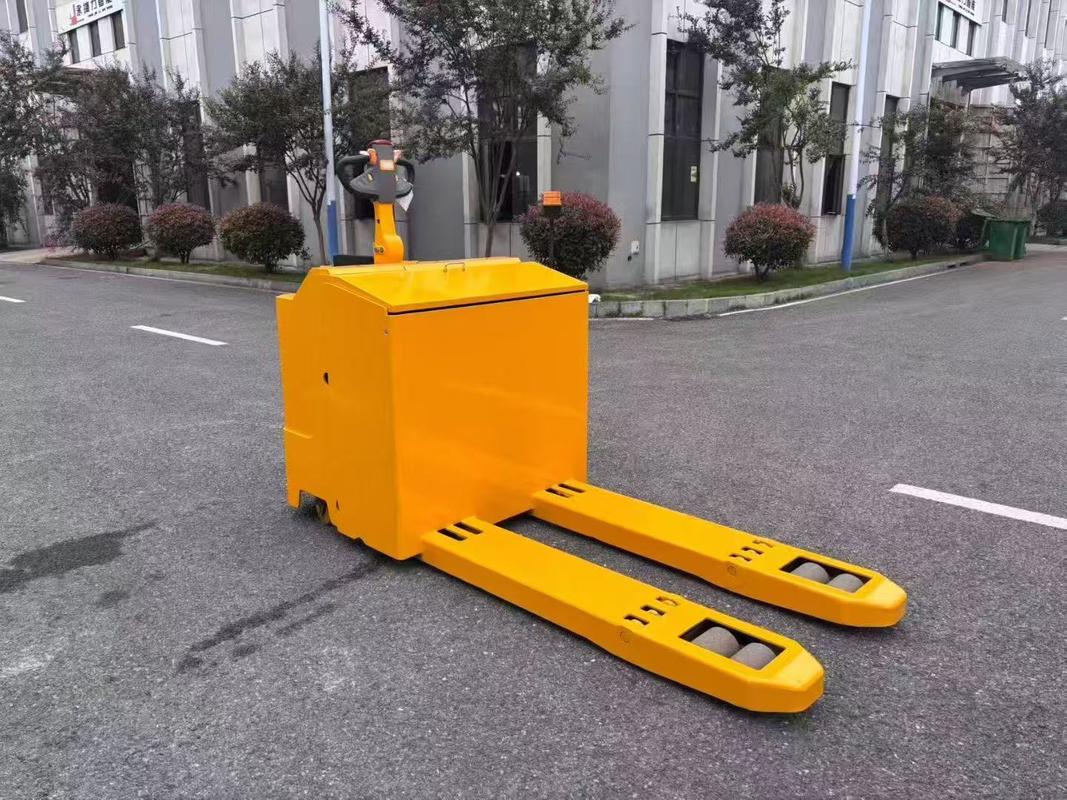 Electric Pallet Truck, with 8000 kg ​Load Capacity & 900 mm Fork Outer Width